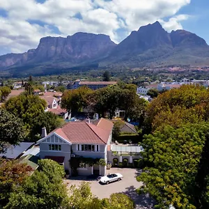 4* Guest house Roodenburg House